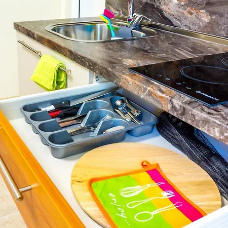 Location And Free Parking Apartment