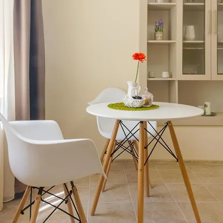 Apartment Location And Free Parking *