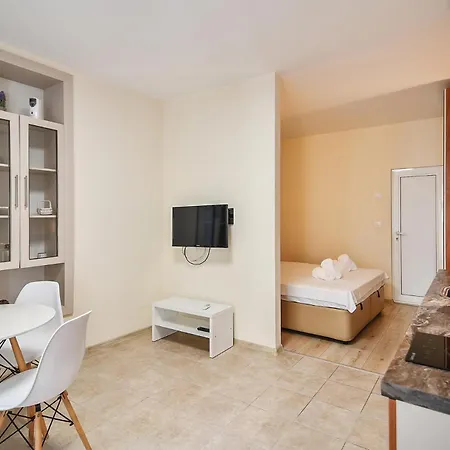 Location And Free Parking * Warna