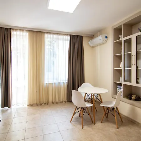 Apartment Location And Free Parking *